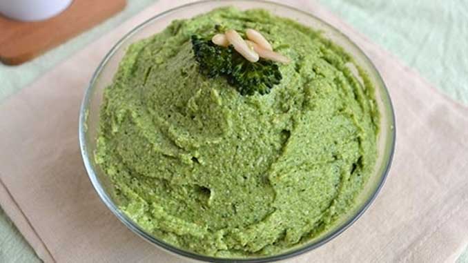 pesto-di-broccoli-e-mandorle
