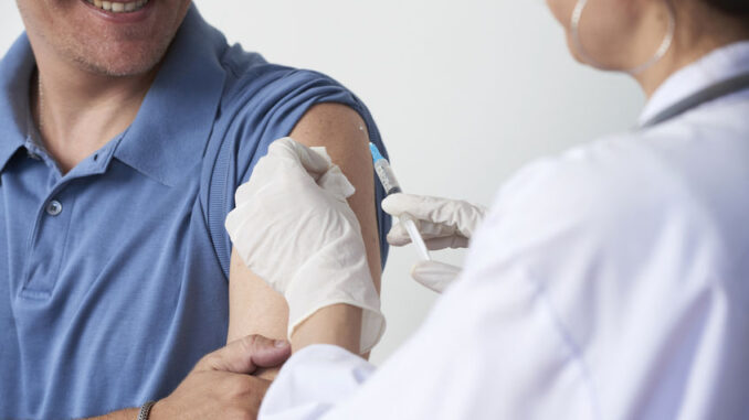 Vaccinating patient Vaccino covid-19